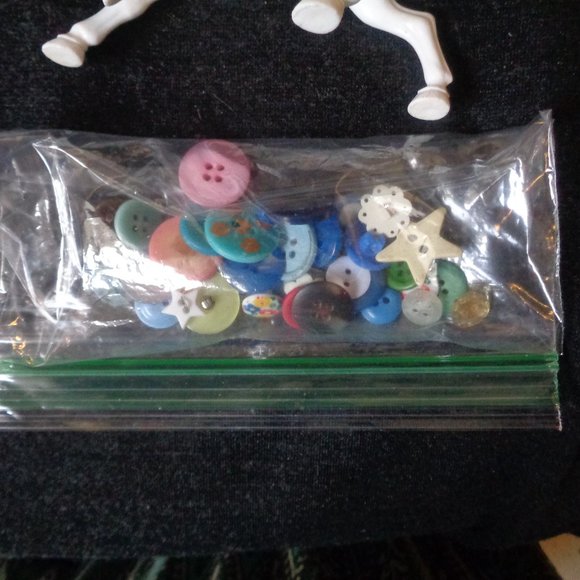 GRAB BAG TY SHEEP OLD BUTTONS HORSE ETC.  LOT - Picture 2 of 8
